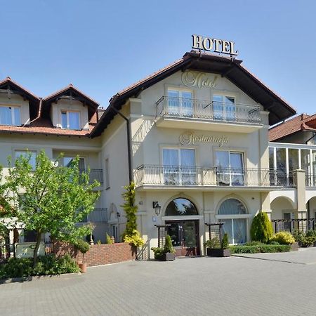 Hotel Mateo Stopnica Экстерьер фото